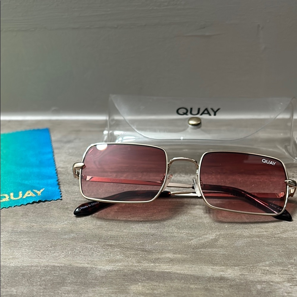 Quay Gradient Sunglasses - Picture 3 of 6